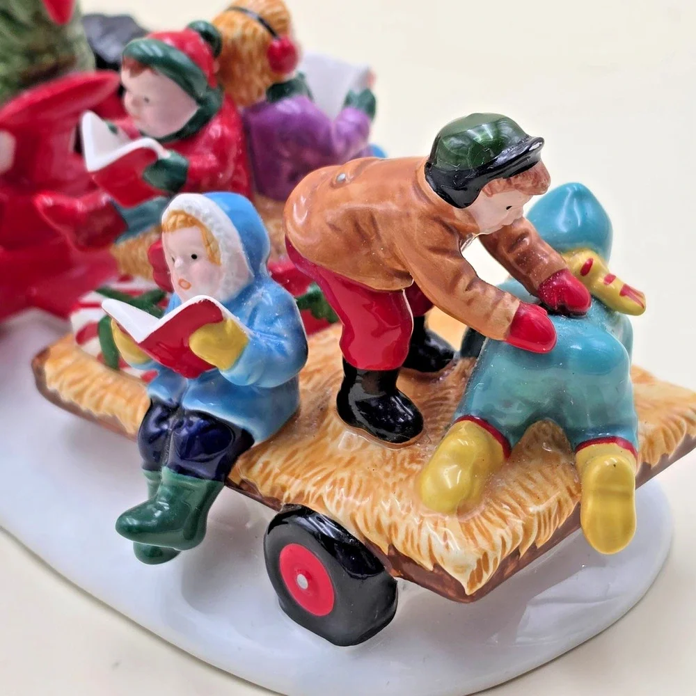 Department 56 Caroling at The Farm Ceramic Accessory 54631 Original Snow Village